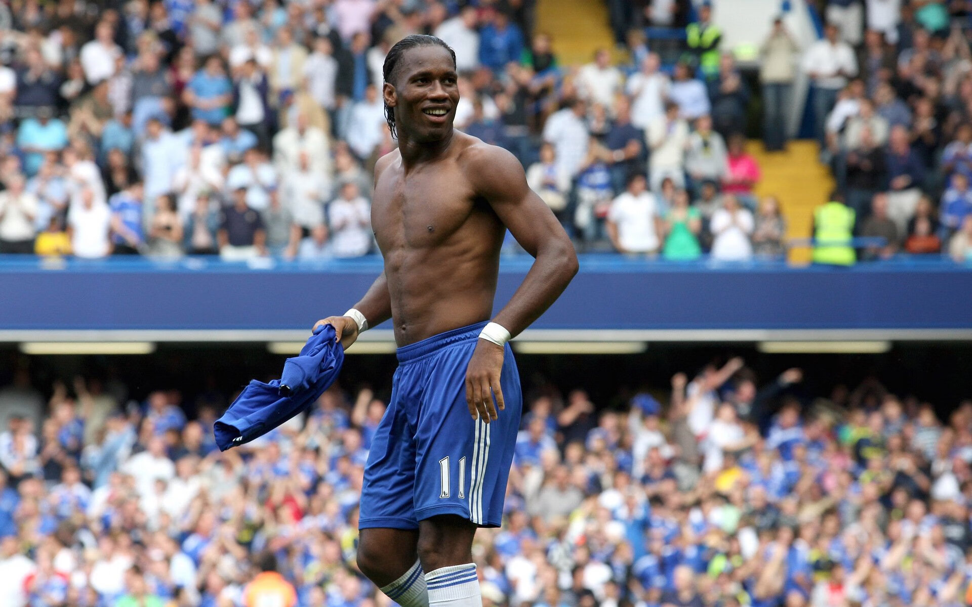 开云体育在线-沙尘与泥泞中的王者争霸：WRC最艰难赛段全景剖析